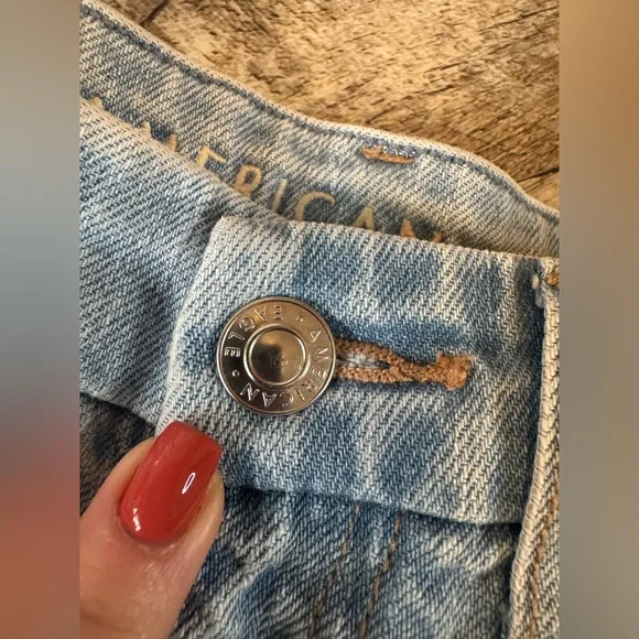 American Eagle size 0 stretch Curvy 90s Boyfriend Jean shorts, distressed - Picture 4 of 12